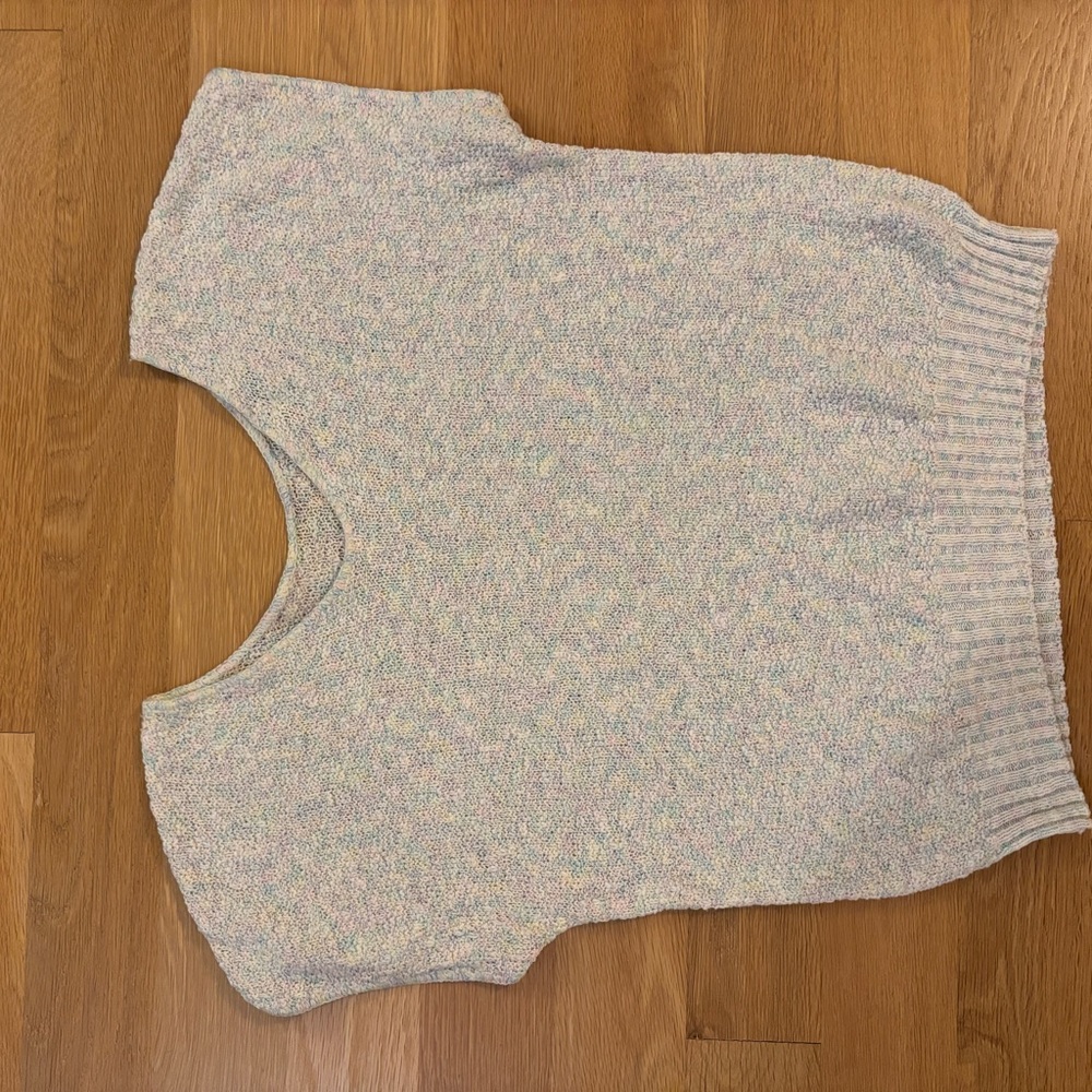 Adorable vintage multi color  Knit Short Sleeve Sweater